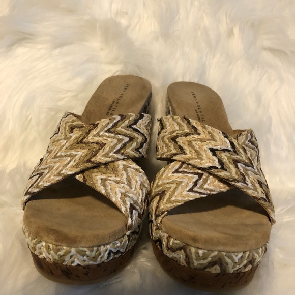 Very Volatile Los Angeles Wedge Sandal 7 - Picture 6 of 9